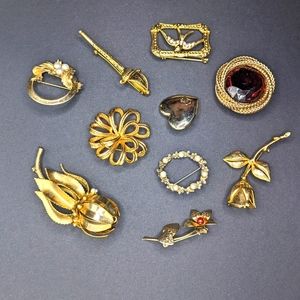 Vintage Lot 10 of Gold Tone Brooches